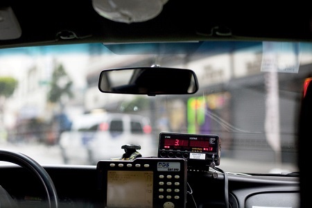 Co powinno się znaleźć w niezbędnym wyposażeniu taksówki?